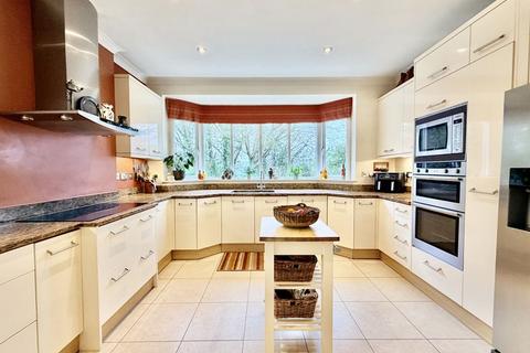 4 bedroom detached house for sale, Harvest Hill, Bourne End SL8
