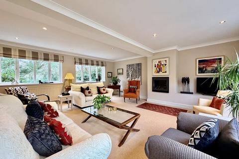 4 bedroom detached house for sale, Harvest Hill, Bourne End SL8