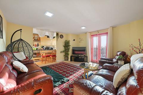 2 bedroom flat for sale, Clarendon Court, Harrow View