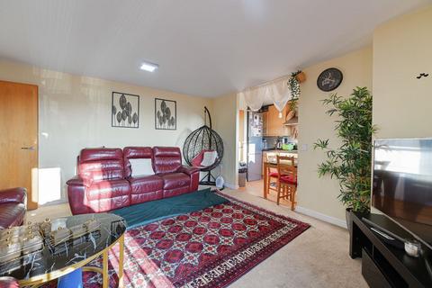 2 bedroom flat for sale, Clarendon Court, Harrow View