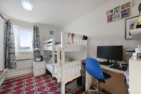 2 bedroom flat for sale, Clarendon Court, Harrow View