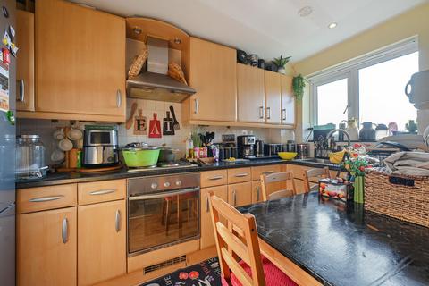 2 bedroom flat for sale, Clarendon Court, Harrow View