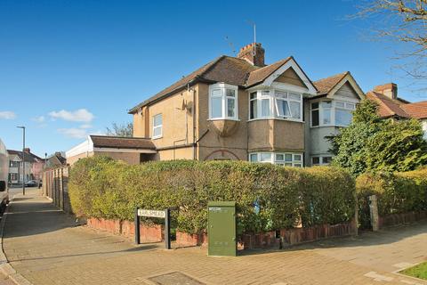 Carlyon Avenue, Harrow