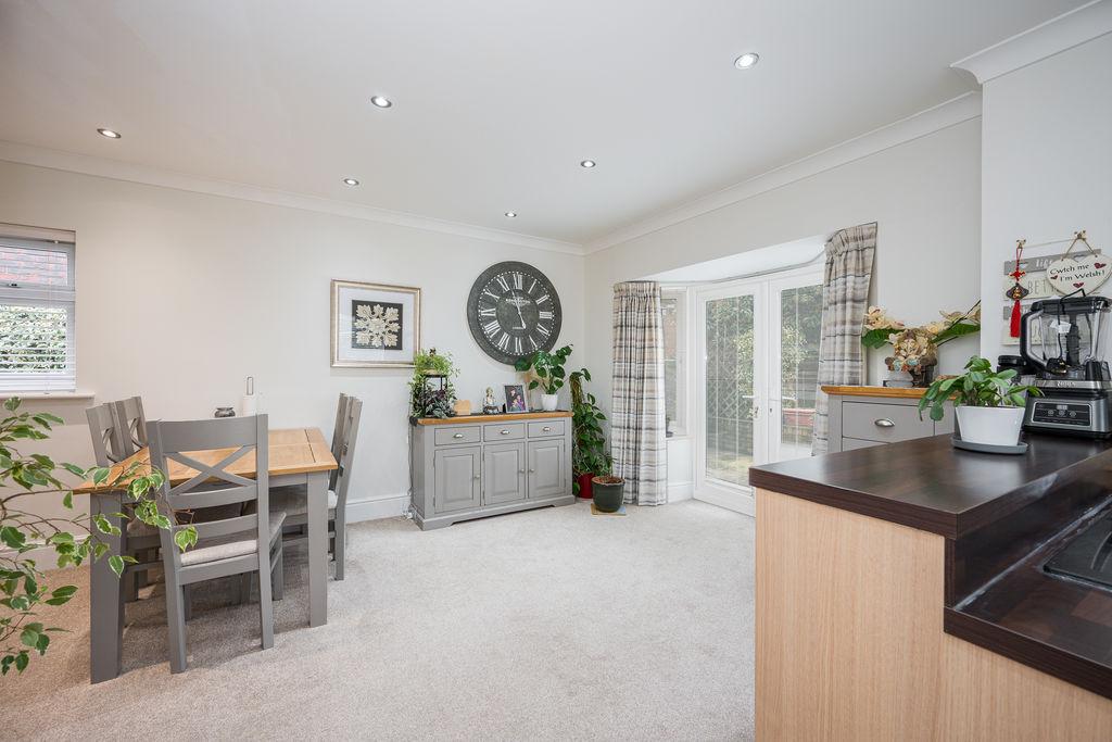 Kitchen / Dining...