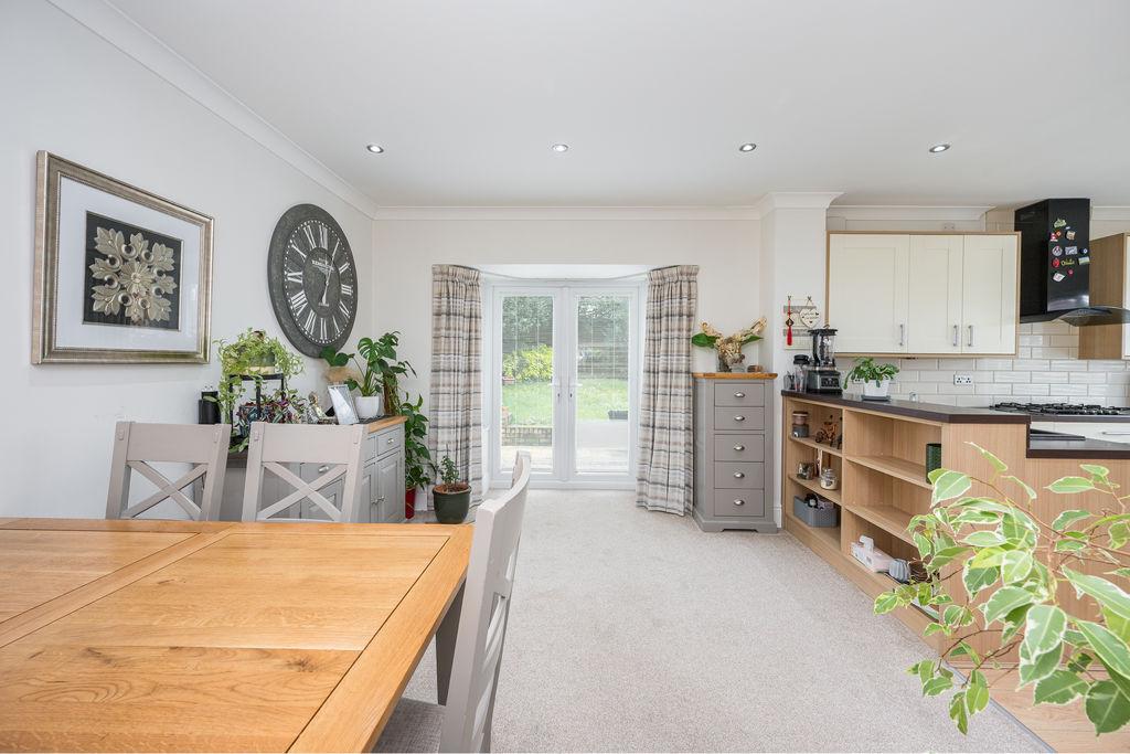 Kitchen / Dining...