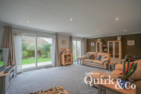 4 bedroom detached house for sale, Crescent Road, Canvey Island, SS8