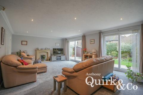4 bedroom detached house for sale, Crescent Road, Canvey Island, SS8