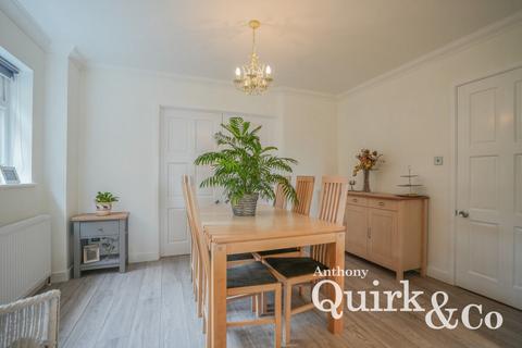 4 bedroom detached house for sale, Crescent Road, Canvey Island, SS8