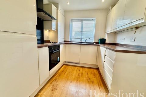 3 bedroom end of terrace house for sale, Hawthorn Avenue, Colchester, CO4