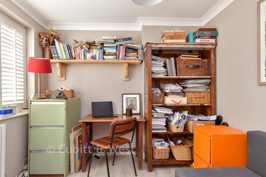 Bedroom /Study