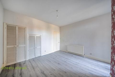 3 bedroom terraced house to rent, Abbey Road, Croydon, Surrey, CR0