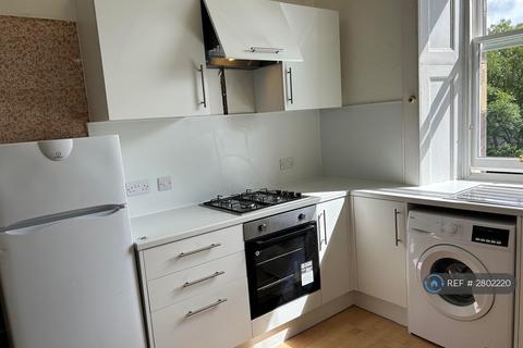 3 bedroom flat to rent, Gladstone Terrace, Edinburgh, EH9