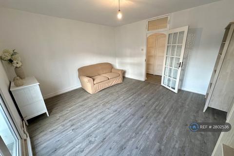 3 bedroom flat to rent, Newdigate House, Kingston Upon Thames, KT2