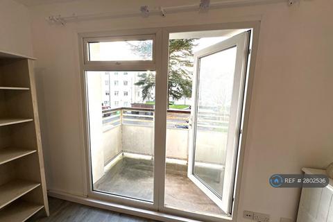 3 bedroom flat to rent, Newdigate House, Kingston Upon Thames, KT2