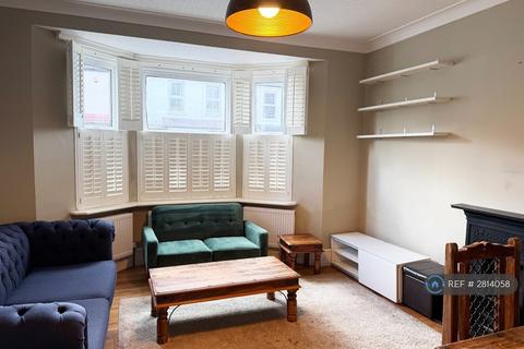 2 bedroom flat to rent, London, London, SW17