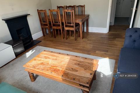 2 bedroom flat to rent, London, London, SW17