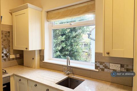 2 bedroom flat to rent, London, London, SW17
