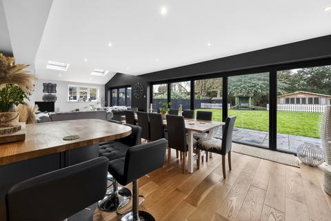 5 bedroom detached house for sale, Lodge Park, Towcester, NN12