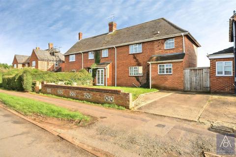 4 bedroom semi-detached house for sale, Overn Avenue, Buckinghamshire MK18