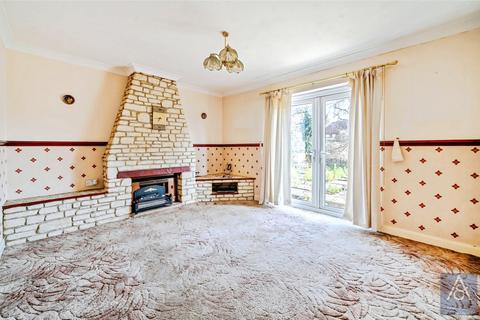 4 bedroom semi-detached house for sale, Overn Avenue, Buckinghamshire MK18