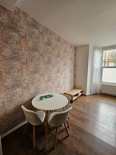 3 bedroom flat to rent, Finsbury Park, London N4