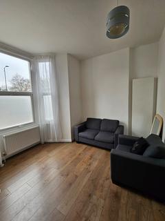 3 bedroom flat to rent, Finsbury Park, London N4
