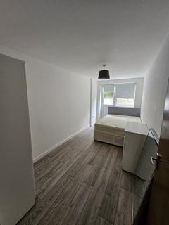 3 bedroom flat to rent, Finsbury Park, London N4