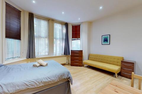 Studio to rent, Brondesbury Park