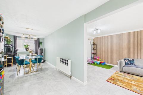 3 bedroom semi-detached house for sale, The Spinney, Chesham, Buckinghamshire, HP5