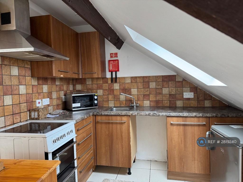 Room 7 Kitchen