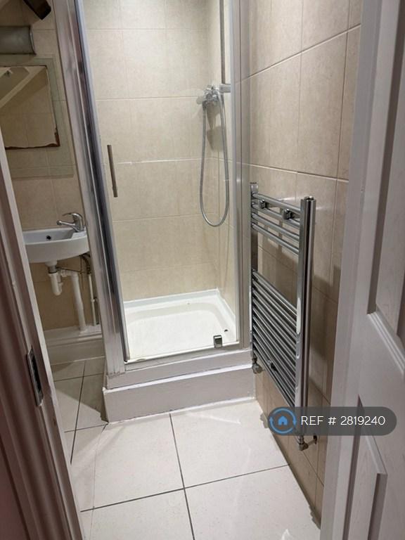 Room 7 - Ensuite2