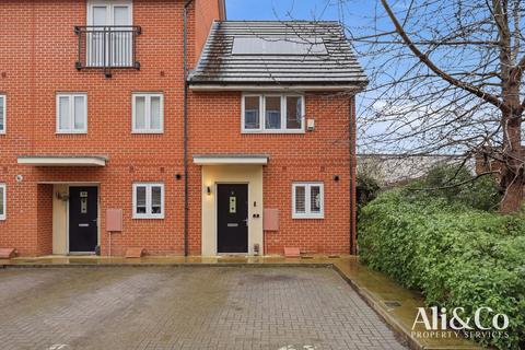 2 bedroom terraced house for sale, Chase Way, Grays