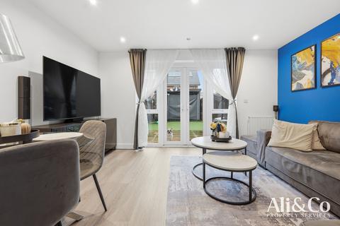 2 bedroom terraced house for sale, Chase Way, Grays
