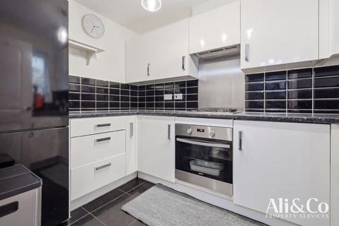 2 bedroom terraced house for sale, Chase Way, Grays