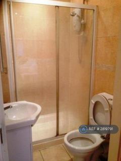 Studio to rent, New Southgate, London, N11
