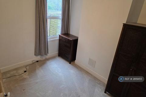 2 bedroom flat to rent, Longley Road, Harrow, HA1