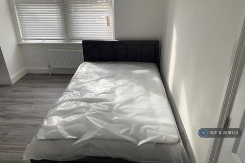 1 bedroom in a house share to rent, London, London, SW17