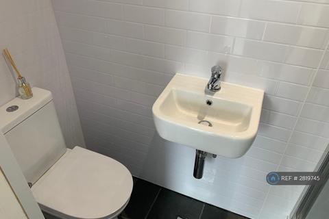 1 bedroom in a house share to rent, London, London, SW17