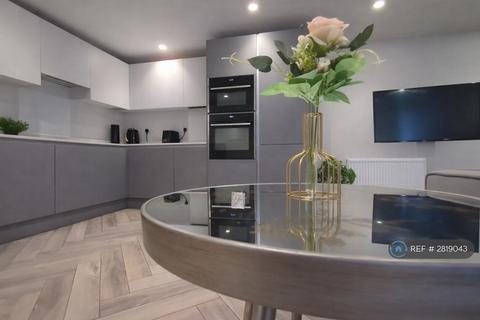 undefined, Grand Drive, London, SW20