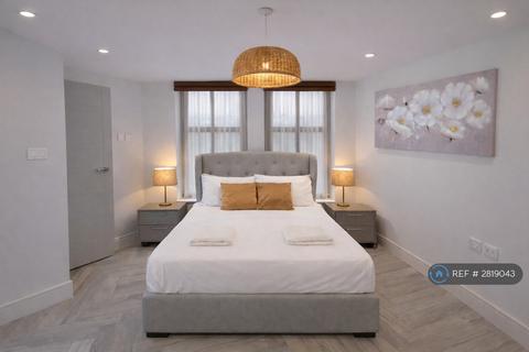 undefined, Grand Drive, London, SW20