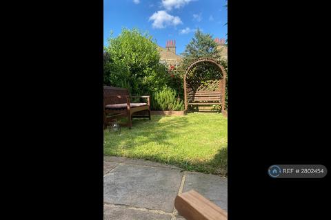 2 bedroom flat to rent, Tranmere Road, London, SW18