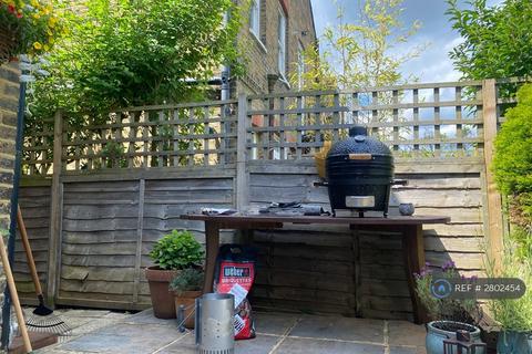 2 bedroom flat to rent, Tranmere Road, London, SW18