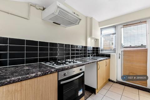 2 bedroom terraced house to rent, Cornworthy Road, Dagenham, RM8