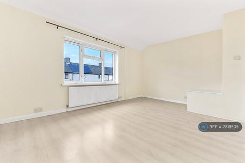 2 bedroom terraced house to rent, Cornworthy Road, Dagenham, RM8