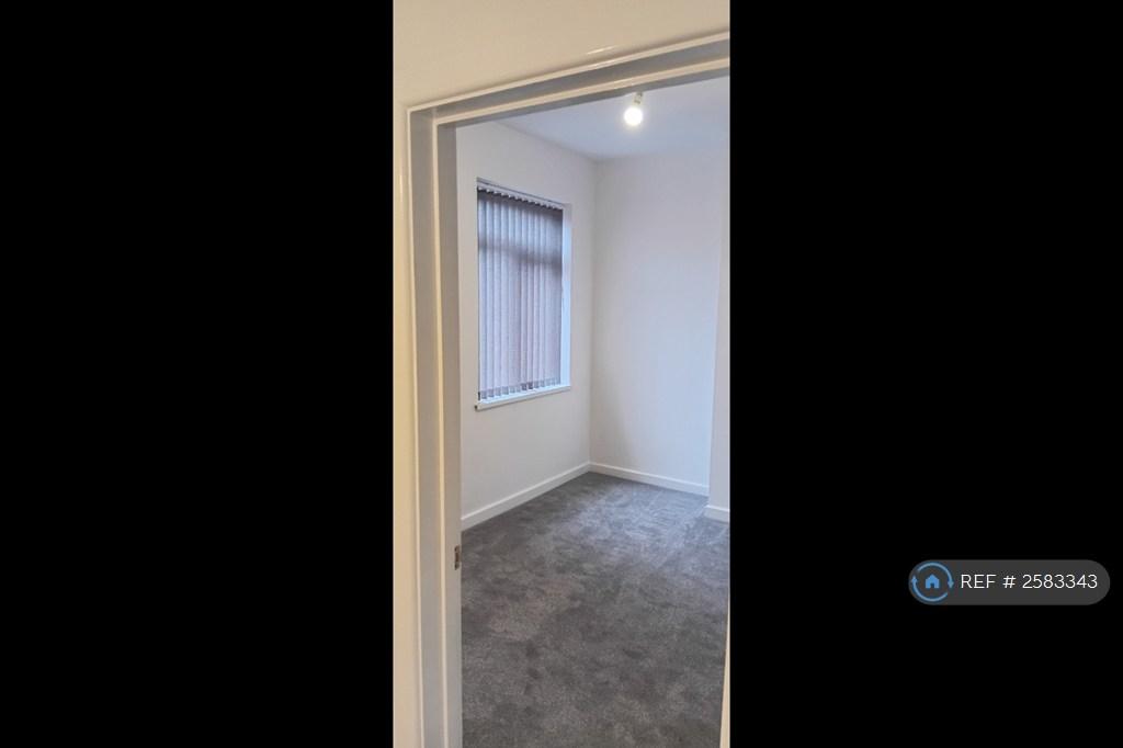 Bedroom 2 (Middle)