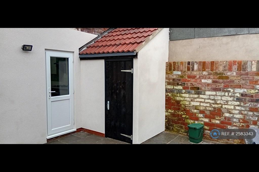 Garden Store & Toilet