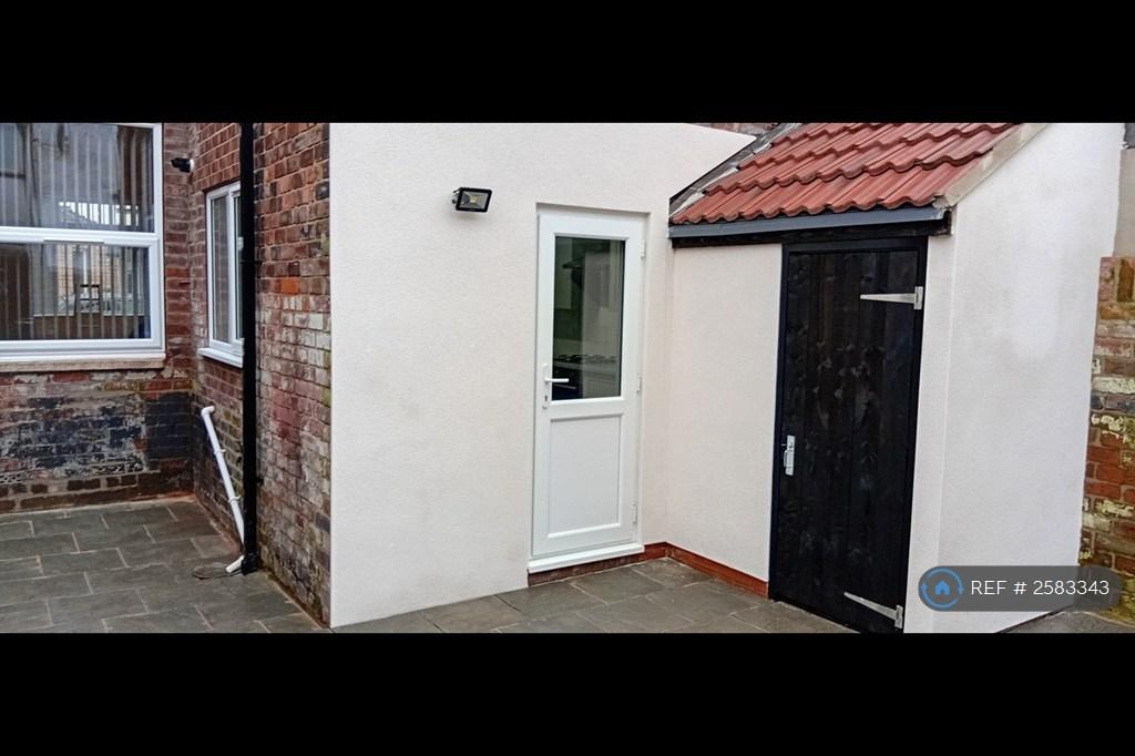 Garden Store & Toilet