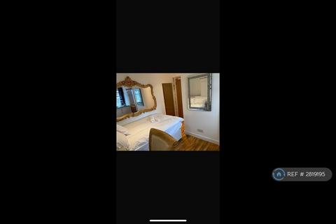 1 bedroom in a house share to rent, Brook Road, London, NW2