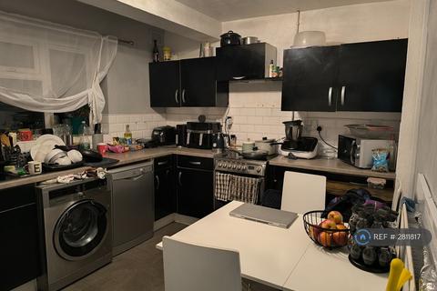 2 bedroom semi-detached house to rent, York Road, Dudley, DY2