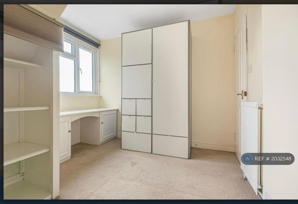 Spare Bedroom, The Wardrobe Stay